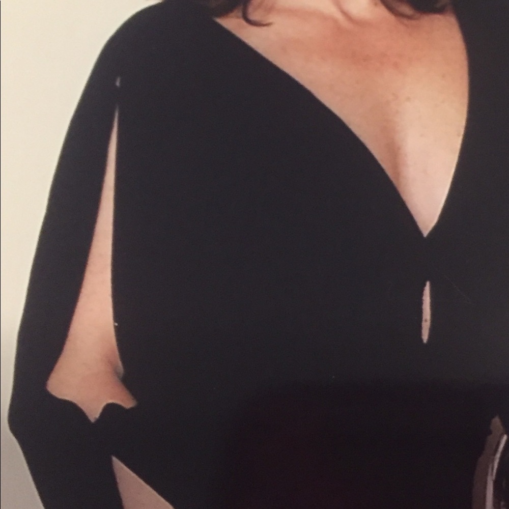 Rimini cold-shoulder, deep V-plunge, midi dress